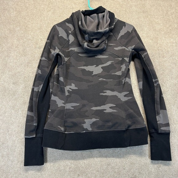 Athleta Triumph Printed Hoodie Women's Small Gray Camo Full Zip Performance Gym - Picture 14 of 15